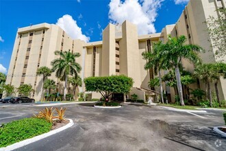 Building Photo - 7400 Radice Ct