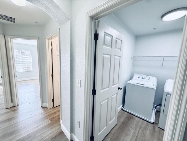 Building Photo - 2983 Ashland Ln S