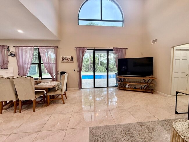Building Photo - 212 Lone Pine Dr