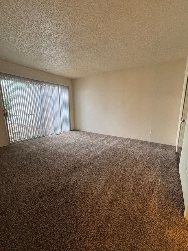 Building Photo - AVAILABLE NOW! 2 Bed 2 Bath - Near Fort Ca...