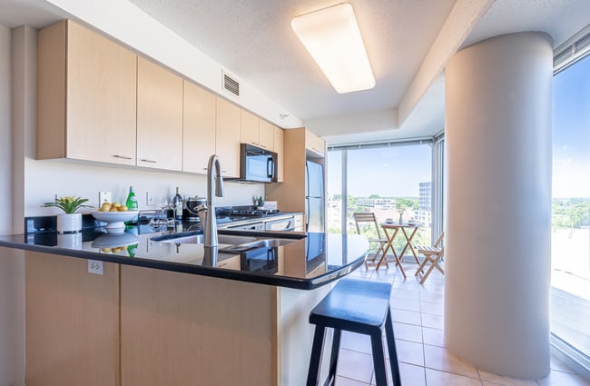 Building Photo - 1720 Maple Ave