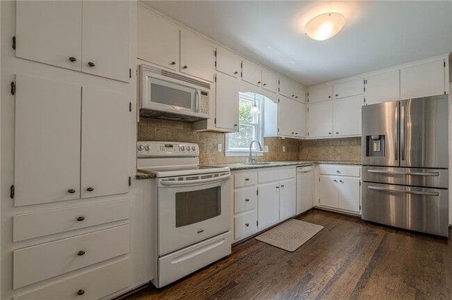 Building Photo - 385 Stonebridge Trail