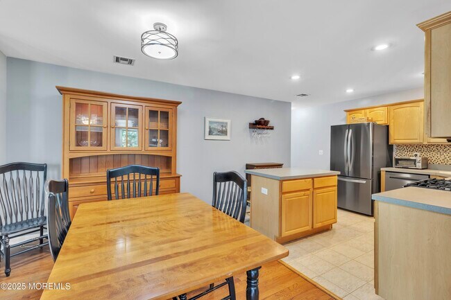 Building Photo - 61 Adamston Dr