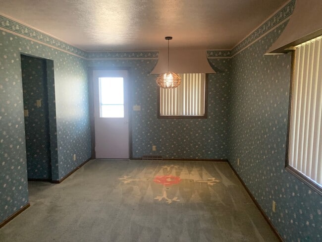 Building Photo - Looking for country living? Check out this...