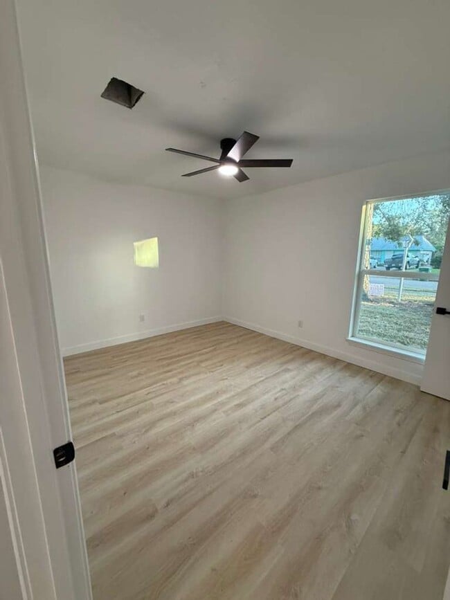 Building Photo - BEAUTIFUL HOME IN HOUSTON. MOVE IN READY!.