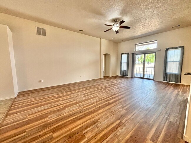 Building Photo - Spacious, remodeled home!