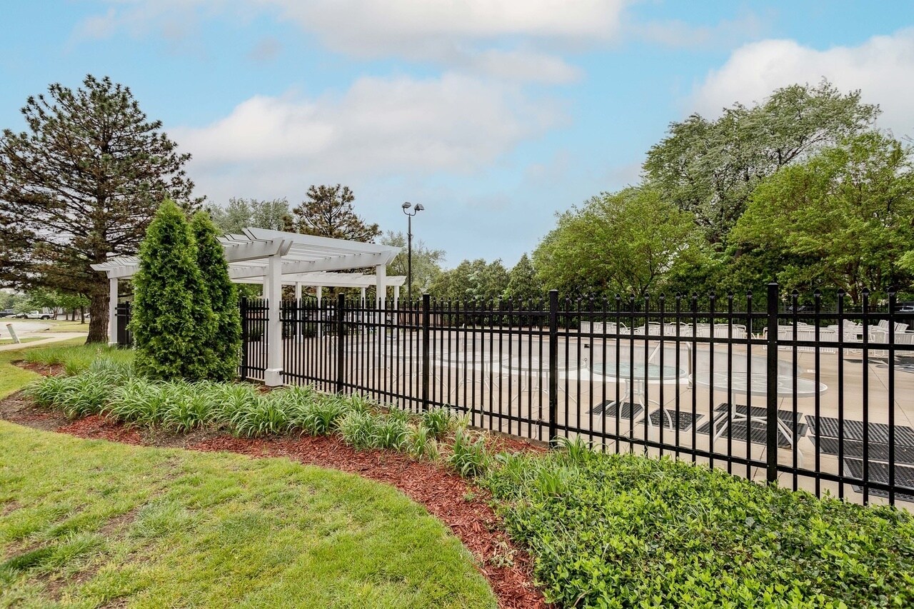 Building Photo - 900 Perrie Dr