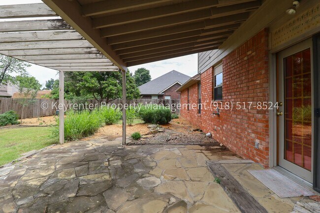 Building Photo - Recently Updated 3 Bed 2.5 Bath in Bixby - Move in Ready!
