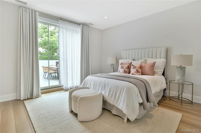 Building Photo - 162 Bedford Rd