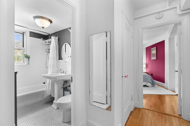 Building Photo - 1450-1454 Beacon St