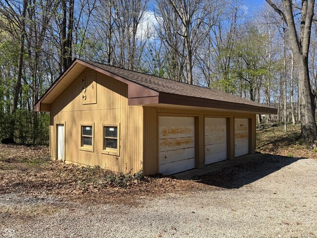 Building Photo - 1365 W Stones Crossing Rd
