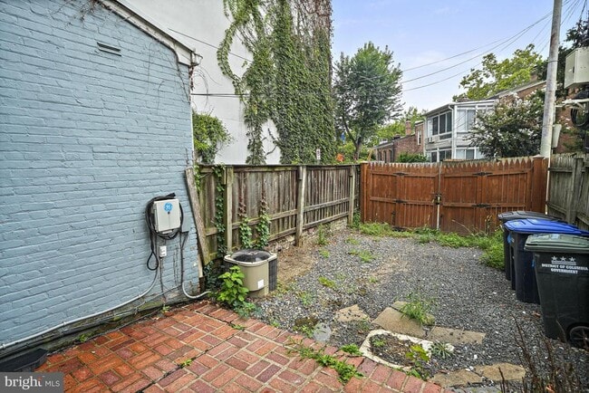 Building Photo - 830 New Hampshire Ave NW