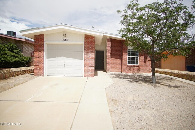 Primary Photo - 1686 St Stephen Pl