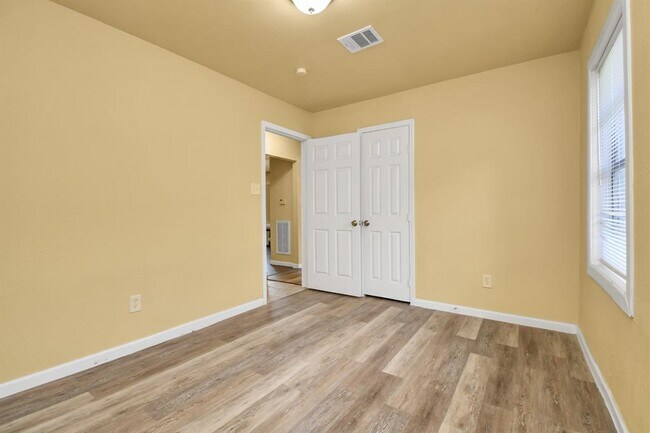 Building Photo - 5714 Doulton Dr