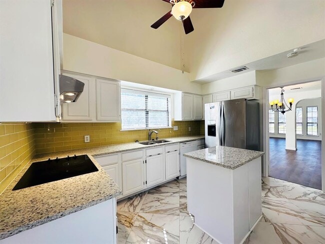 Building Photo - 306 Applewood Dr