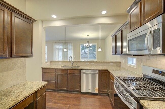 Building Photo - 4Bd/2.5Ba Lynnwood House