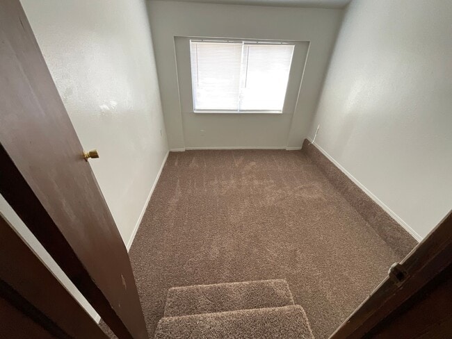 Building Photo - 1408 Oelke Dr