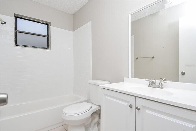 Building Photo - 225 Tracy Way