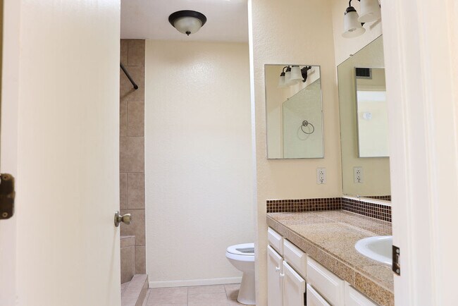 Building Photo - 830 W Rio-Altar