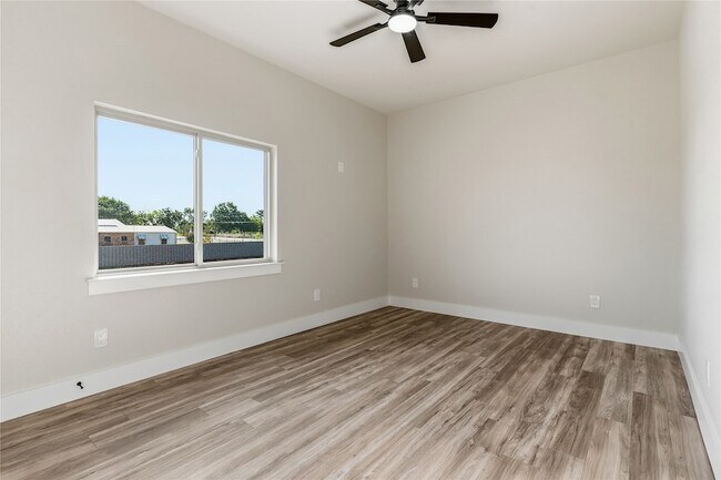 Building Photo - 1001 Agua Escondida Ct