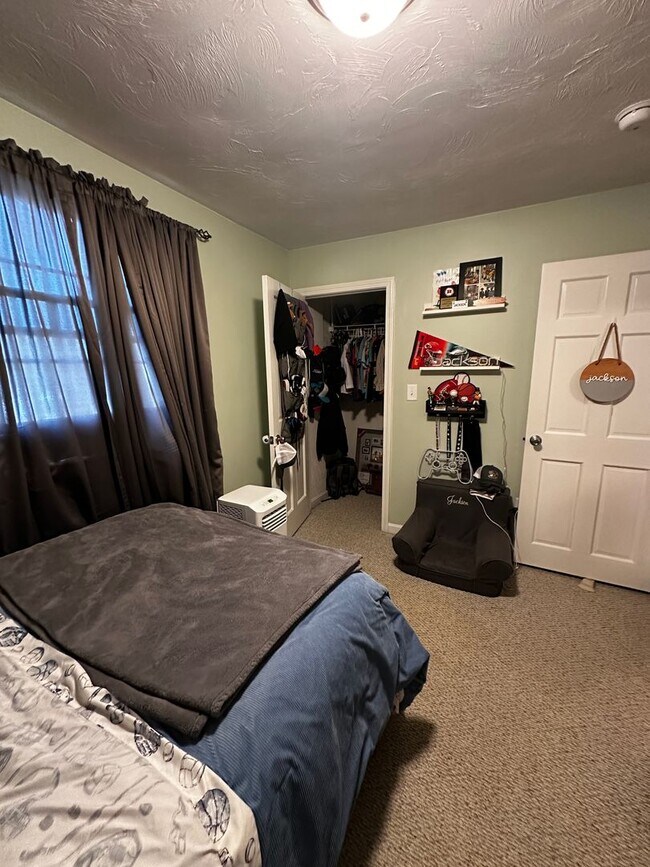 Building Photo - Charming 3 Bed, 3 Bath Home with Finished ...