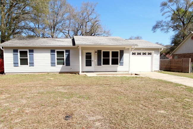 Primary Photo - Milton Home with Modern Kitchen, Open Livi...