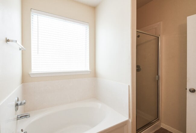 Building Photo - 2029 Creek Run Dr