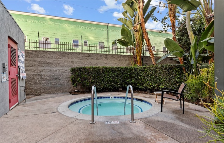 Building Photo - 420 S San Pedro St