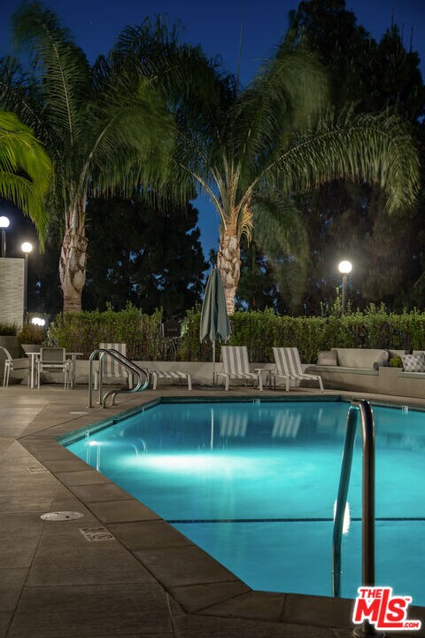 Building Photo - 8787 Shoreham Dr