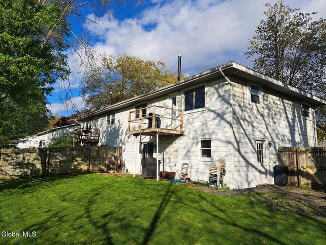 Building Photo - 11 Jules Dr