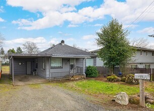 Building Photo - Charming 2 Bedroom Bungalow in Oregon City