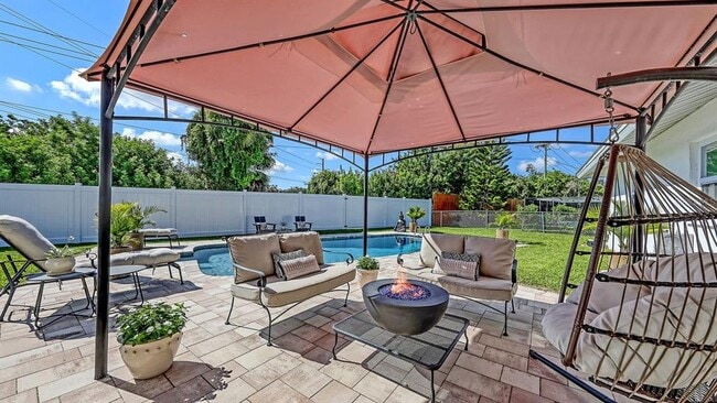 Building Photo - 6717 Roxbury Dr