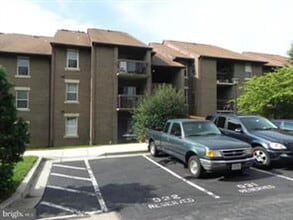Building Photo - Top floor Condo is Gaithersburg