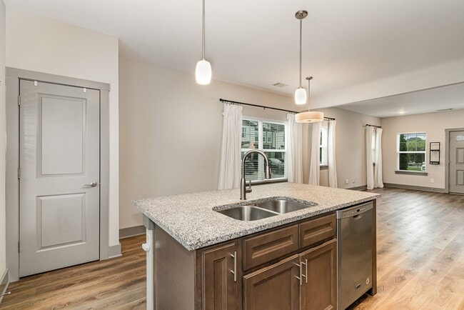 Building Photo - 2 Bed 2.5 bath Bellevue townhome 1,152 SqFt