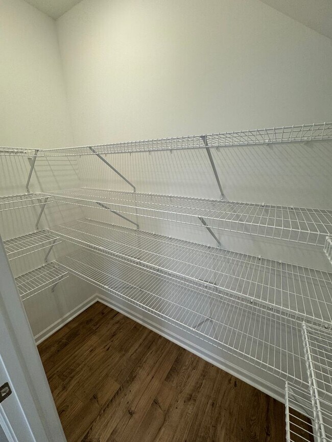 Building Photo - New 5 Bed 3 Bath Home in New Loganville Community!