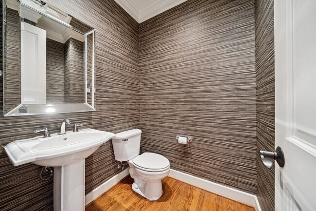 Building Photo - 2024 Vermont St