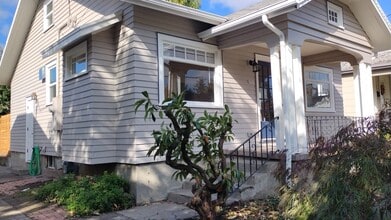 Building Photo - 2551 NE 32nd Pl