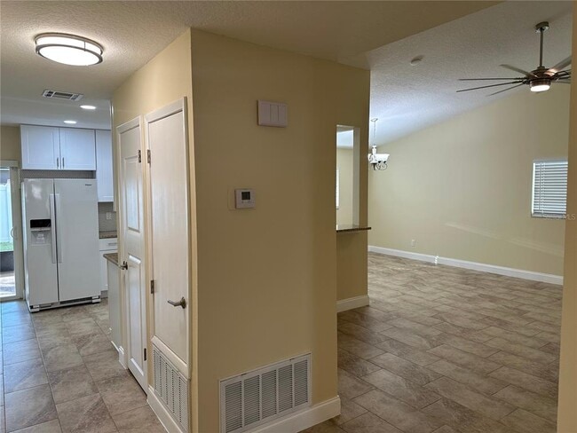 Building Photo - 210 Foxwood Dr