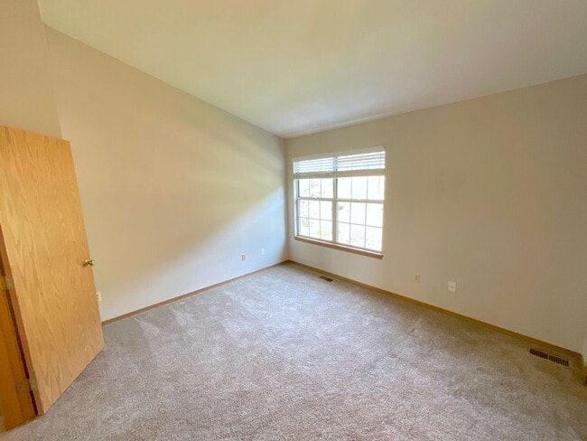 Building Photo - 2 Bedroom Townhome Available Near Austin B...