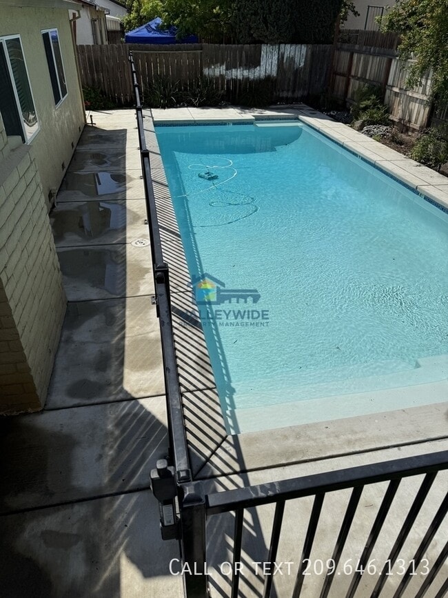Building Photo - 1525 Griffith Pl