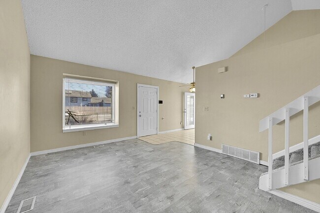 Building Photo - $1,895.00 with $300 OFF First Month's Rent, 2 Bedrooms, 1.5 Bathroom, Single Family Home in Color...