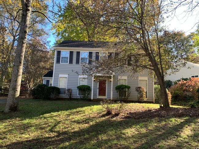 Building Photo - Lovely 3BR home in Raintree with fenced in...