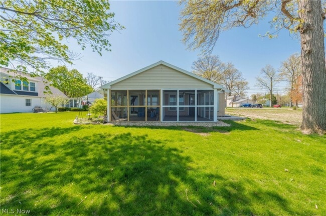 Building Photo - 3844 Edgewater Dr