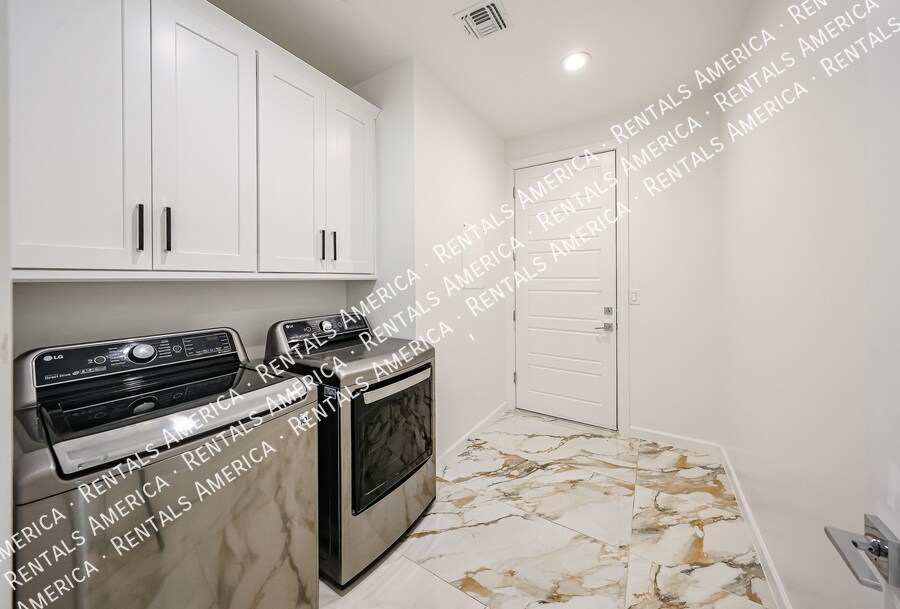 Building Photo - 347 E La Mirada Dr