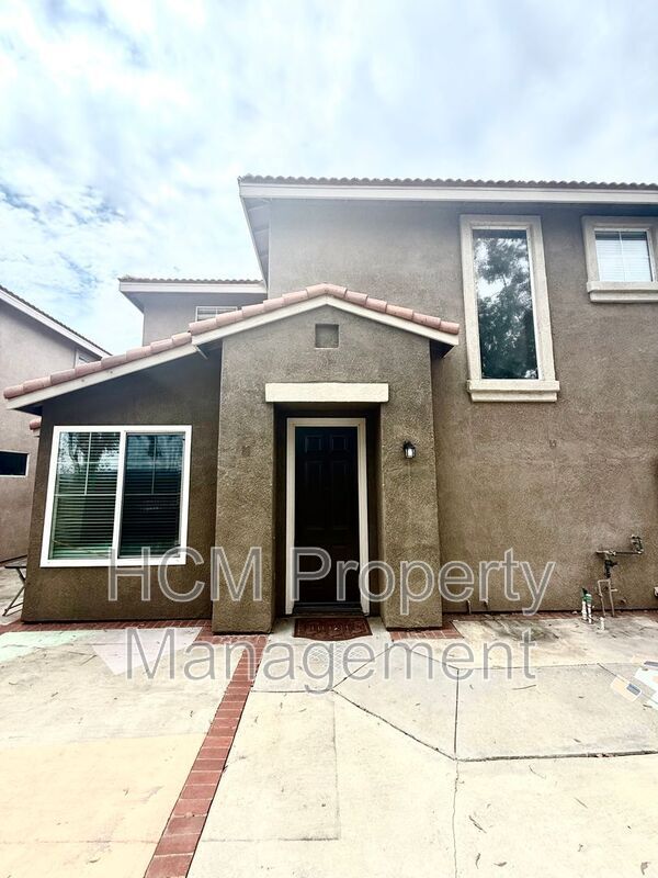 Building Photo - 301 N Navarette Pl