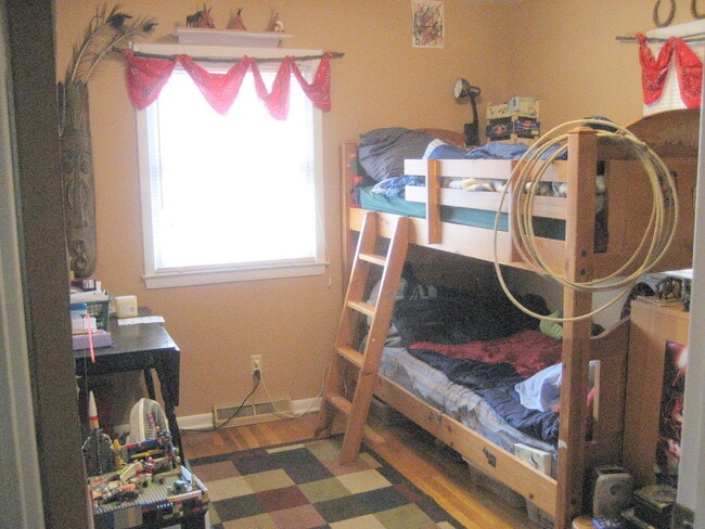 Building Photo - 604 Summit Rd