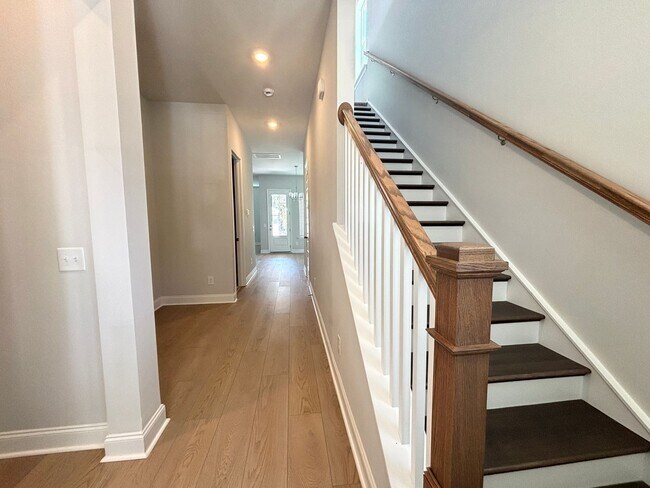 Building Photo - Beautiful 4-Bed Home in Limehouse Village ...