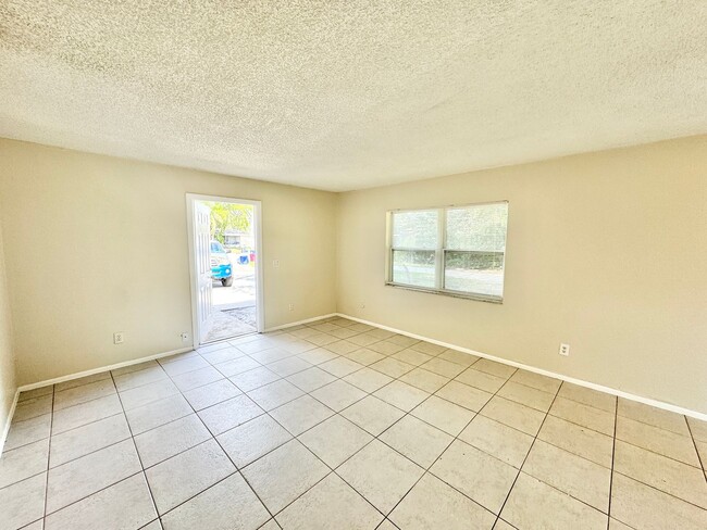Building Photo - ** BONITA SPRINGS ** 2 BED / 1 BATH - WEST...
