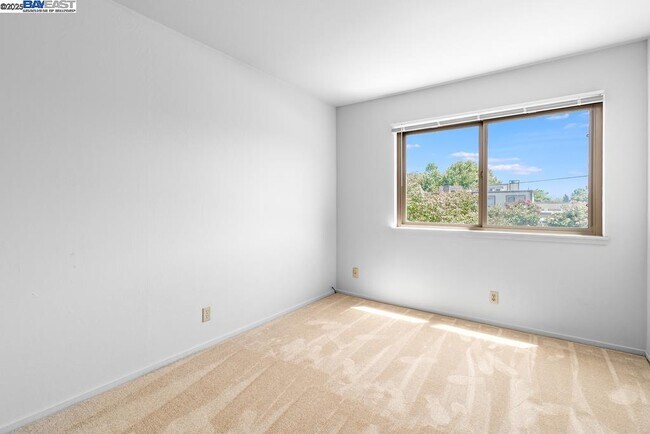 Building Photo - 1115 Camino Del Valle