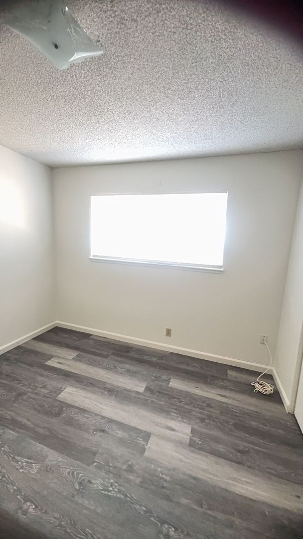 Building Photo - Charming 2 bedroom home - 1/2 OFF MOVE IN SPECIAL